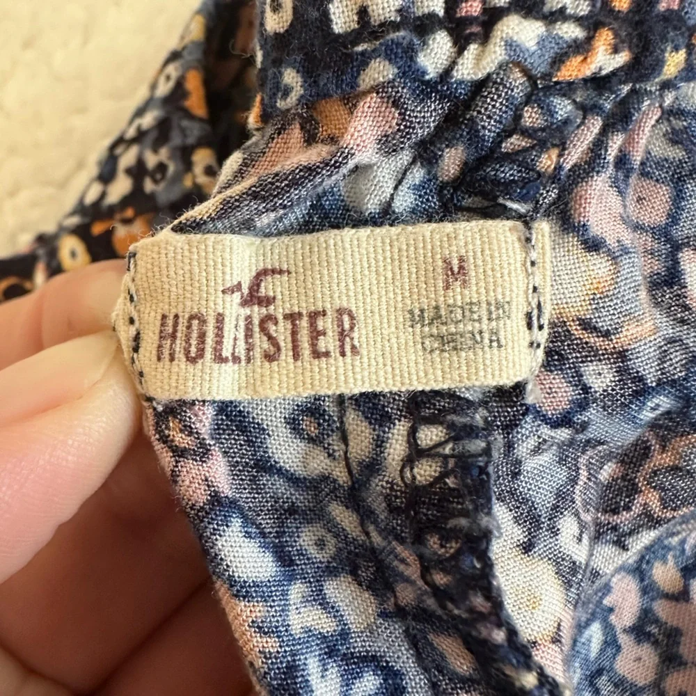 Hollister floral lounge shorts. Women’s size Medium. - Picture 4 of 6